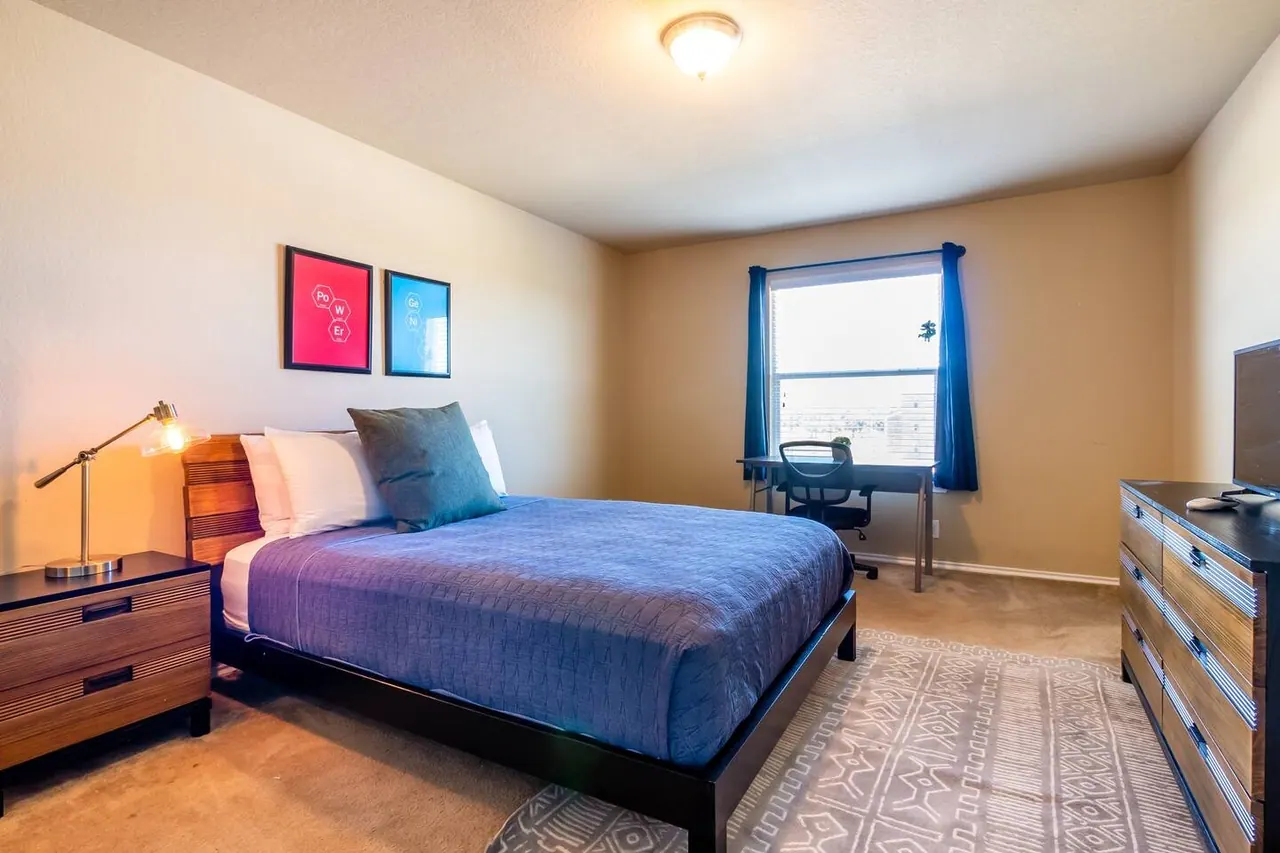 The Crashpad — Room-by-room rentals near Randolph AFB